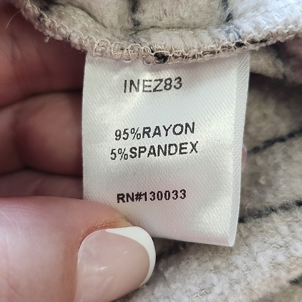 NWOT CAPOTE Striped Beige & Navy Women's Sweater With Pockets Small - Picture 9 of 13
